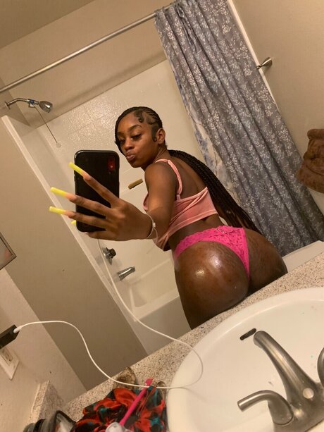 Foto desnuda filtrada de OnlyFans de        