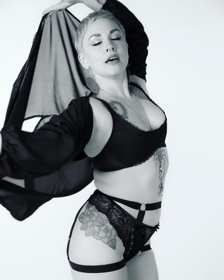 Foto desnuda filtrada de OnlyFans de Artemis Damiana Defoyne