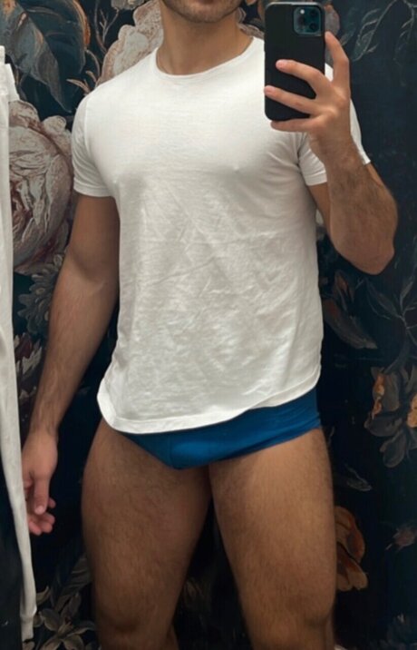 Foto desnuda filtrada de OnlyFans de Mlad998