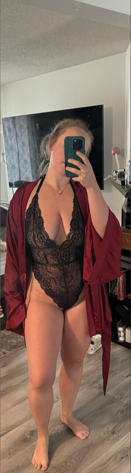 Foto desnuda filtrada de OnlyFans de Curious Minx