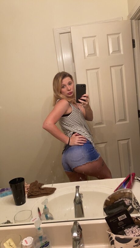 Foto desnuda filtrada de OnlyFans de Ally