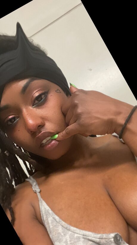 Foto desnuda filtrada de OnlyFans de Miss Happy Ending