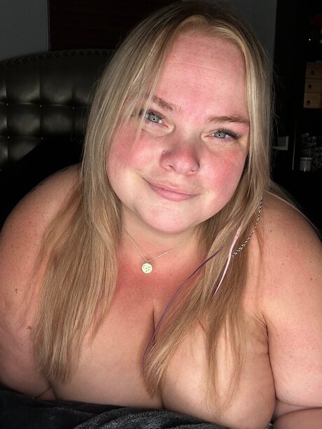 Foto desnuda filtrada de OnlyFans de Stardust