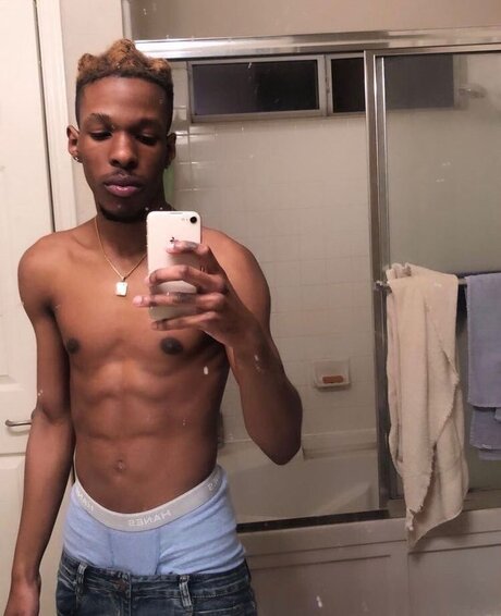 Foto desnuda filtrada de OnlyFans de Lil Dre 