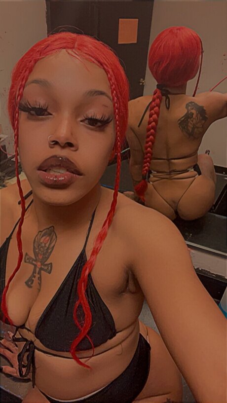 Foto desnuda filtrada de OnlyFans de Poppythe Pufftress24