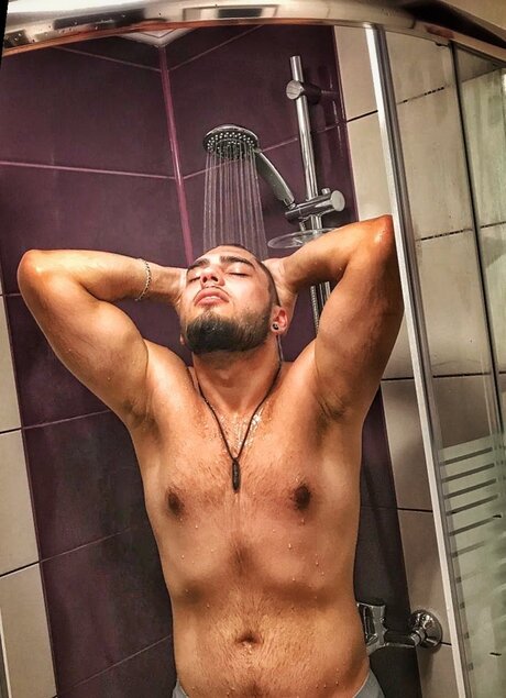 Foto desnuda filtrada de OnlyFans de F L O R I Nc H R I S T I A N