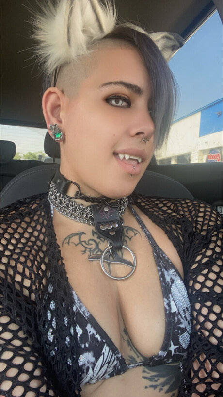 Foto desnuda filtrada de OnlyFans de Azrael The Goth Pup