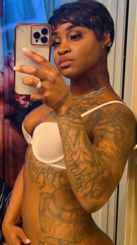 Foto desnuda filtrada de OnlyFans de Queen