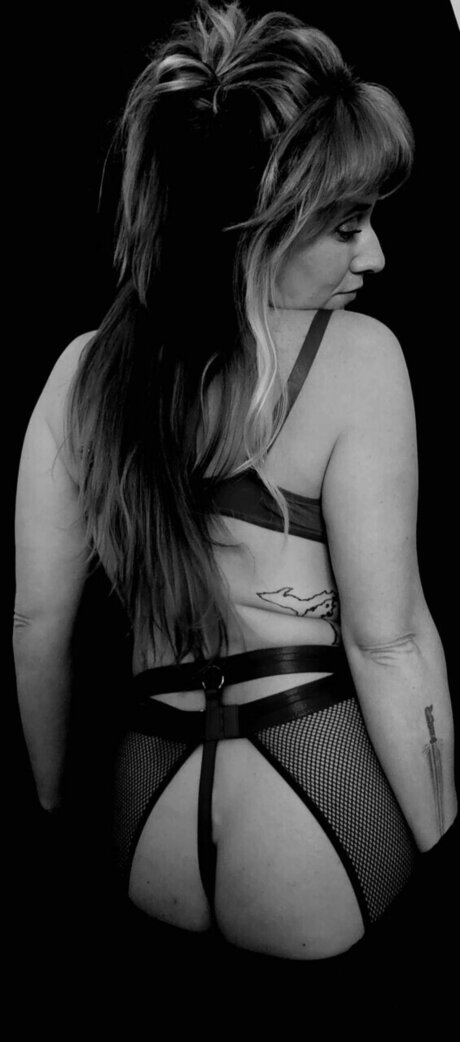Foto desnuda filtrada de OnlyFans de Red Headed Mama