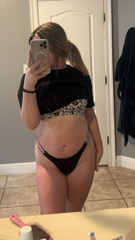 Foto desnuda filtrada de OnlyFans de Sky