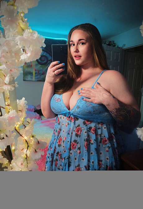Foto desnuda filtrada de OnlyFans de Neon Kitten
