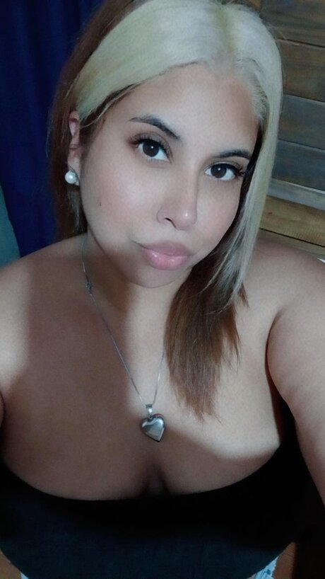 Foto desnuda filtrada de OnlyFans de Nenu Den
