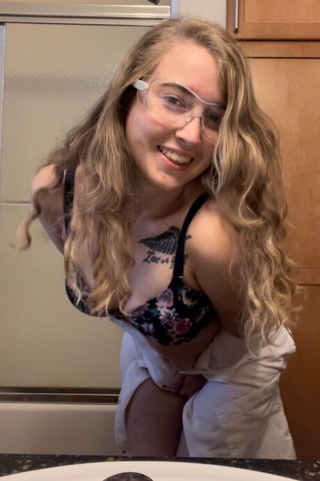 Foto desnuda filtrada de OnlyFans de Caroline P Your Fav College Baby