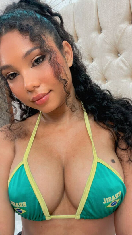 Foto desnuda filtrada de OnlyFans de Laura