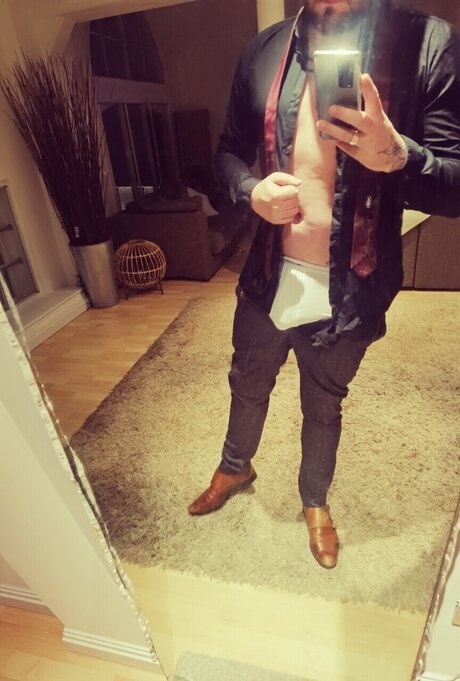 Foto desnuda filtrada de OnlyFans de Mr James Grey