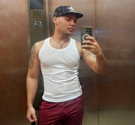 Foto desnuda filtrada de OnlyFans de M Voltaje