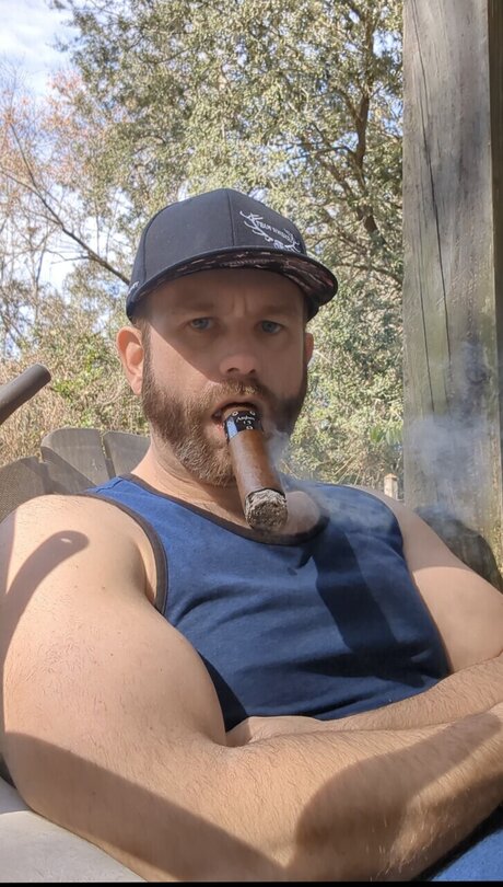 Foto desnuda filtrada de OnlyFans de Diesel Cigar Dude
