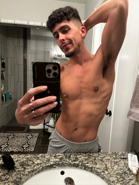 Foto desnuda filtrada de OnlyFans de Sam