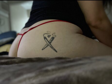 Foto desnuda filtrada de OnlyFans de Ganjamomma
