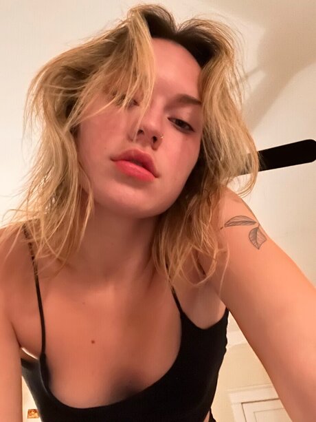 Foto desnuda filtrada de OnlyFans de Alice Irvine 