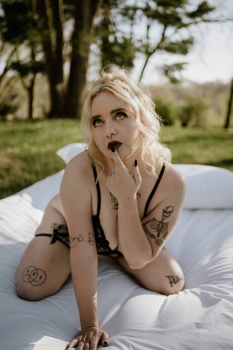 Mia Moore 