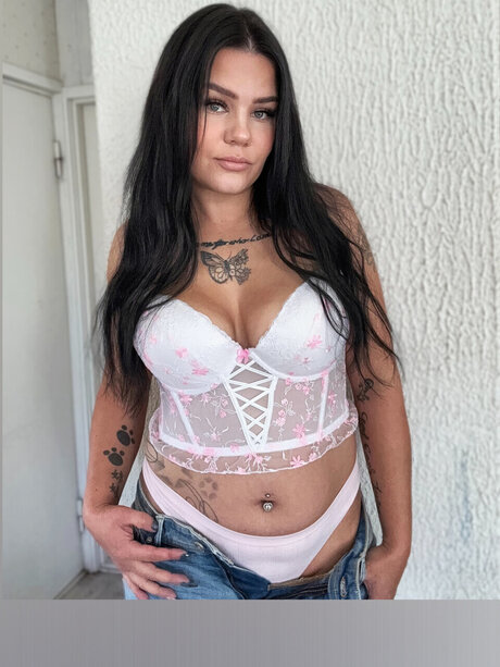 Foto desnuda filtrada de OnlyFans de Nitta