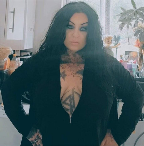Foto desnuda filtrada de OnlyFans de Geniesimone