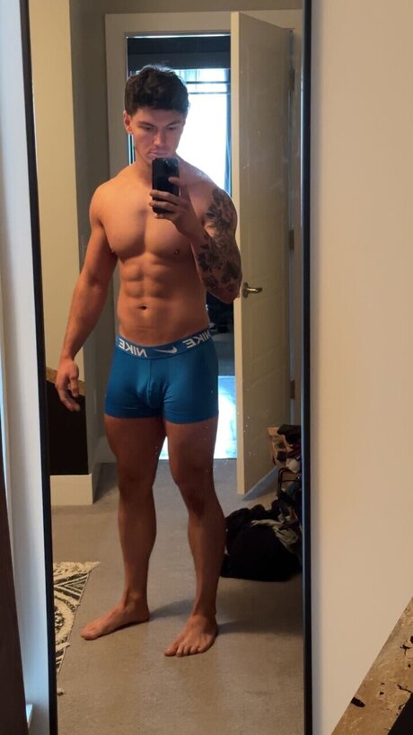 Foto desnuda filtrada de OnlyFans de Schimmsky