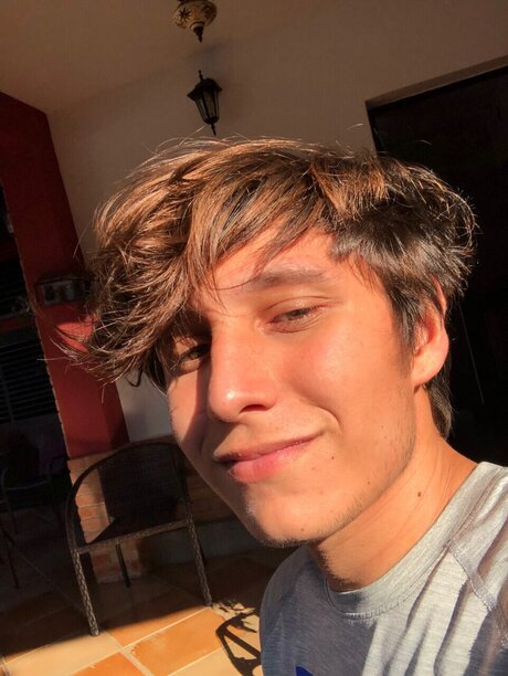 Foto desnuda filtrada de OnlyFans de Hot Boy Latino 20