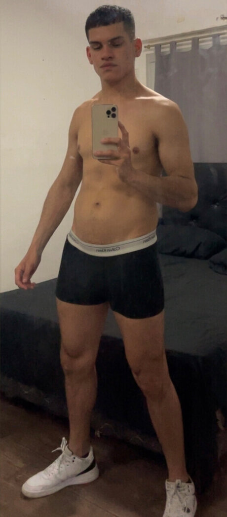 Foto desnuda filtrada de OnlyFans de Hendrix  20k