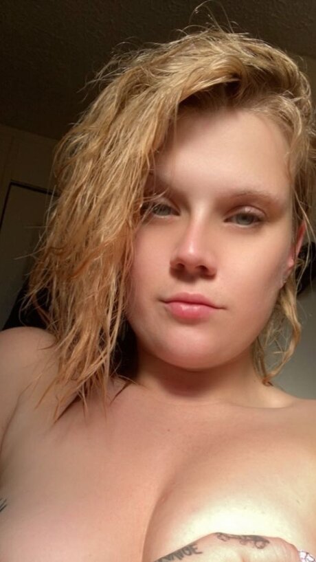 Foto desnuda filtrada de OnlyFans de Angel Wise 