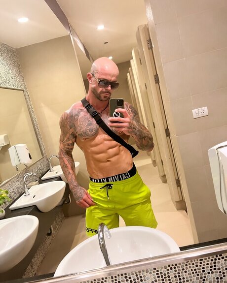 Foto desnuda filtrada de OnlyFans de Shredded Kiwi