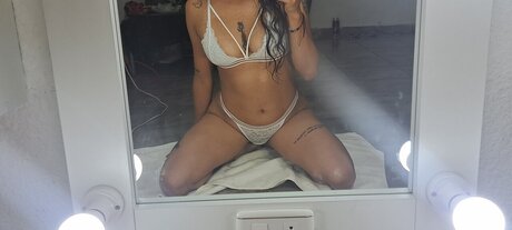 Foto desnuda filtrada de OnlyFans de Dinora Sadie 