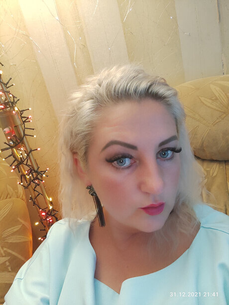 Foto desnuda filtrada de OnlyFans de Latvian M I L F Vip