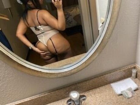 Foto desnuda filtrada de OnlyFans de Columbia