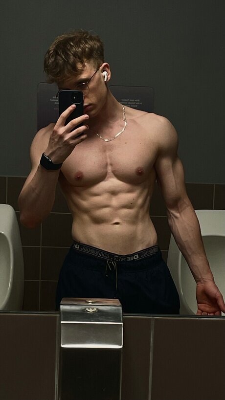Foto desnuda filtrada de OnlyFans de Time To Get Naked