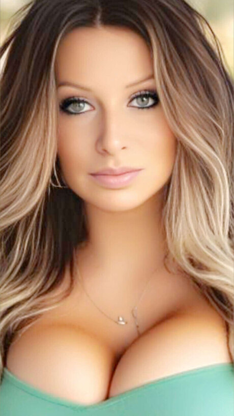 Cassandra Lynn 