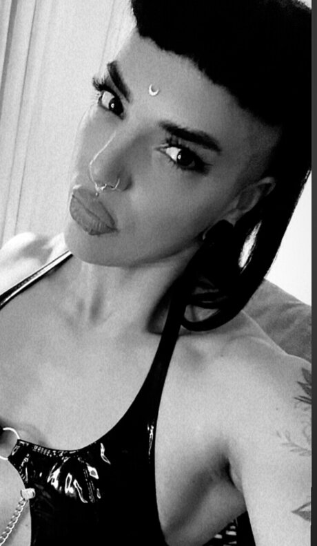 Foto desnuda filtrada de OnlyFans de Littlegothbatx