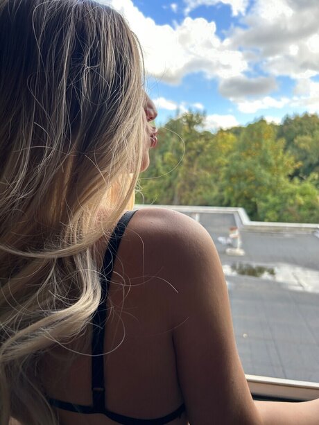 Foto desnuda filtrada de OnlyFans de Hot Lola 18yo 