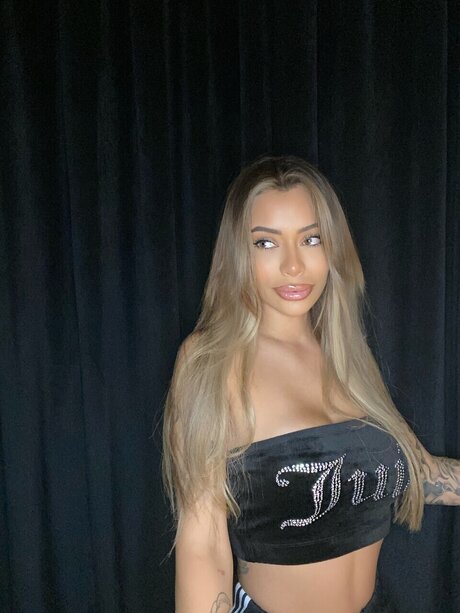Foto desnuda filtrada de OnlyFans de Yasmine Pierards