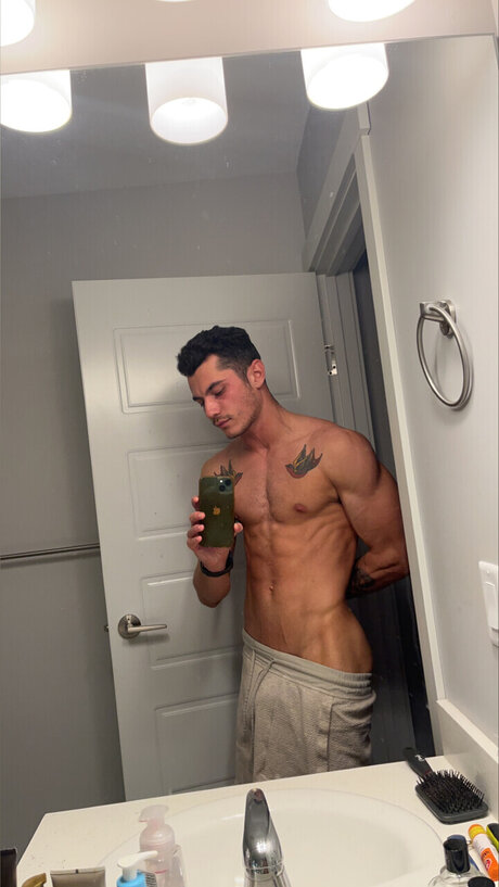 Foto desnuda filtrada de OnlyFans de Tyler Hyundai