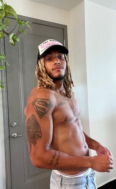 Foto desnuda filtrada de OnlyFans de Derek Avage