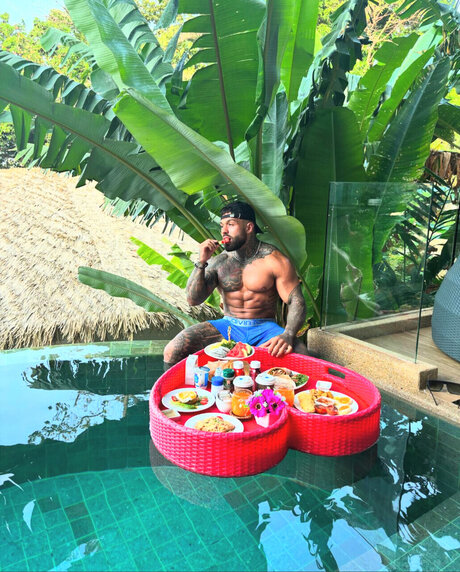 Foto desnuda filtrada de OnlyFans de Deacz Gone Wild 