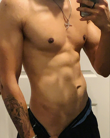 Foto desnuda filtrada de OnlyFans de Adam Fire