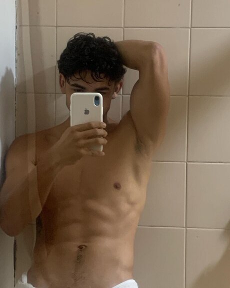 Foto desnuda filtrada de OnlyFans de Tyler