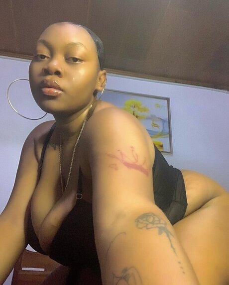 Foto desnuda filtrada de OnlyFans de Lay
