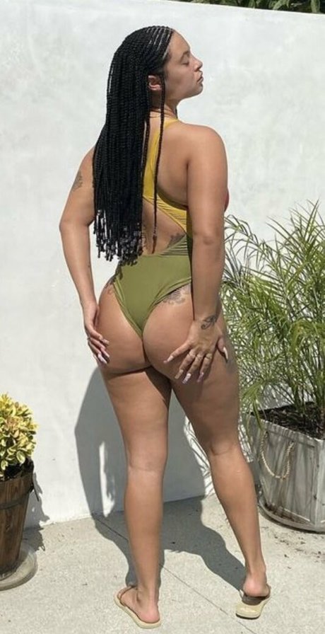Foto desnuda filtrada de OnlyFans de Sally Spice