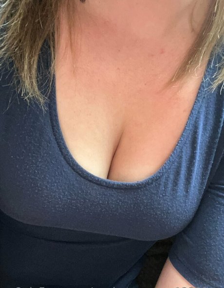 Foto desnuda filtrada de OnlyFans de Onehotmomma1220free