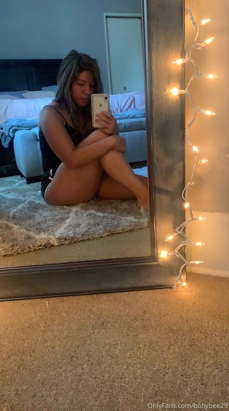 Foto desnuda filtrada de OnlyFans de Babybee29