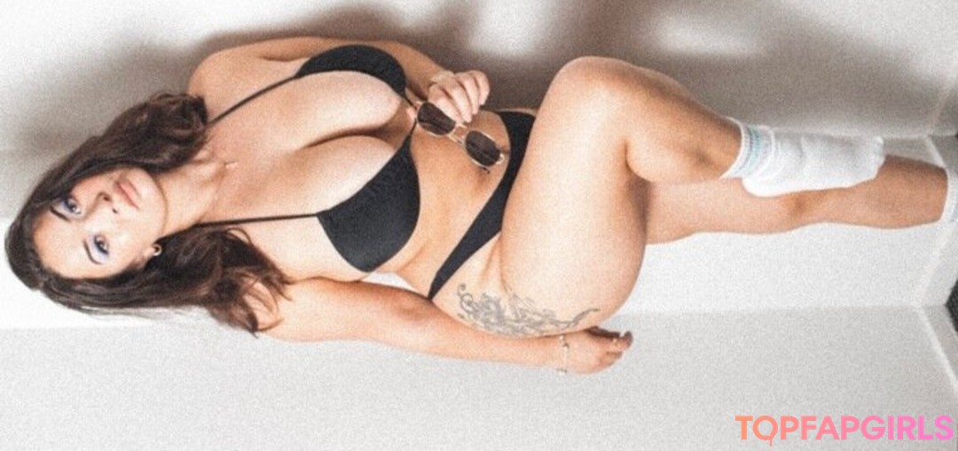 Foto desnuda filtrada de OnlyFans de Buxombabenz #3 Foto desnuda filtrada de OnlyFans de Buxombabenz #3